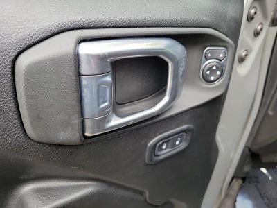 2022 Jeep Wrangler — photo 18 view