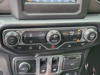 2022 Jeep Wrangler — photo 27 view