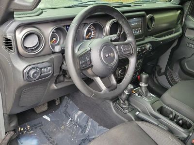 2022 Jeep Wrangler — photo 14 view