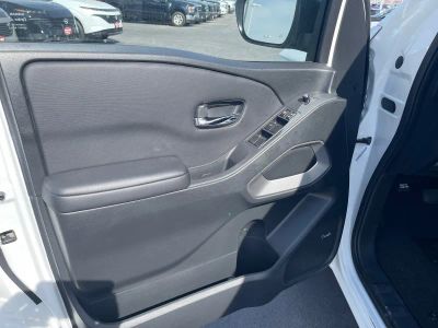 2024 Nissan Frontier — photo 10 view