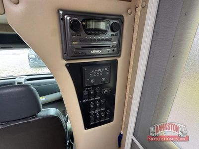 2009 Dutchmen Dorado Sprinter 24SA — photo 9 view