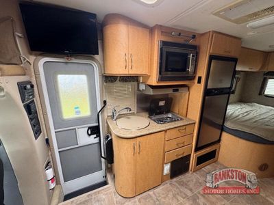 2009 Dutchmen Dorado Sprinter 24SA — photo 10 view