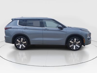 2025 Mitsubishi Outlander — photo 8 view