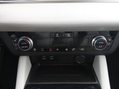 2025 Mitsubishi Outlander — photo 19 view