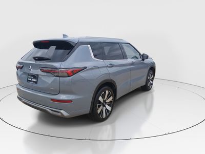 2025 Mitsubishi Outlander — photo 7 view