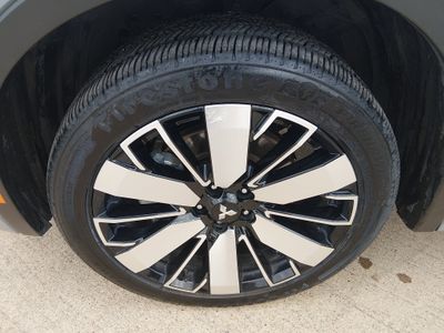 2025 Mitsubishi Outlander — photo 10 view