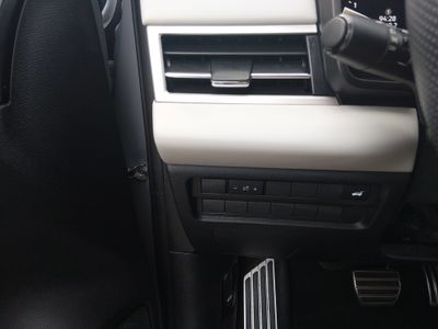 2025 Mitsubishi Outlander — photo 13 view