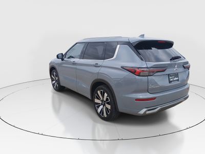 2025 Mitsubishi Outlander — detail view