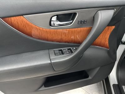 2015 INFINITI QX70 - Photo 10