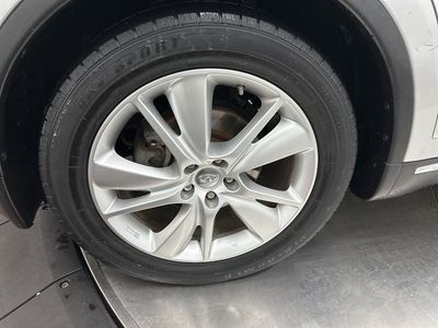2015 INFINITI QX70 - Photo 28