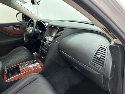 2015 INFINITI QX70 - Photo 23