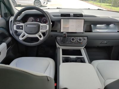 2022 Land Rover Discovery — photo 13 view