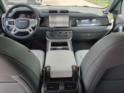 2022 Land Rover Discovery — photo 12 view