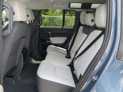2022 Land Rover Discovery — photo 15 view
