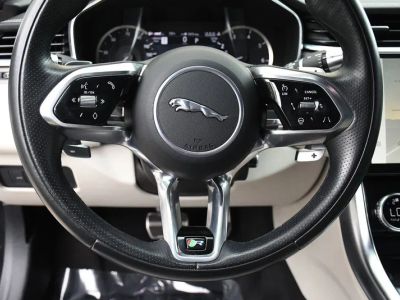 2022 Jaguar XF — photo 7 view