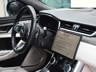 2022 Jaguar XF — photo 30 view