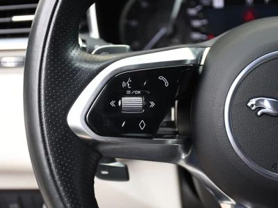 2022 Jaguar XF — photo 8 view