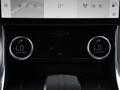 2022 Jaguar XF — photo 16 view