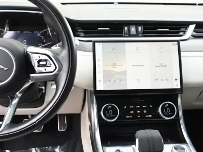 2022 Jaguar XF — photo 12 view