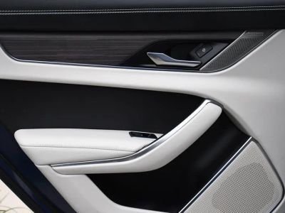 2022 Jaguar XF — photo 26 view