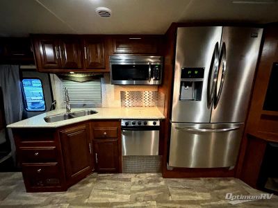 2015 Forest River Georgetown — engine compartment view