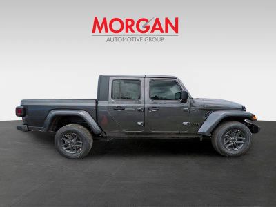 2025 Jeep Gladiator — side profile view