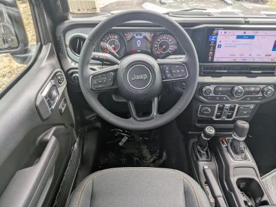2025 Jeep Gladiator — photo 14 view