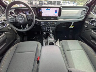 2025 Jeep Gladiator — photo 13 view