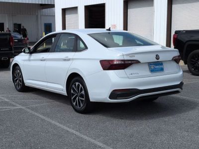 2024 Volkswagen Jetta - Photo 3