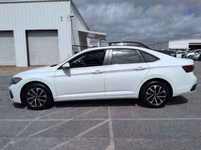2024 Volkswagen Jetta - Photo 2