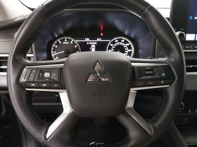 2024 Mitsubishi Outlander - Photo 12