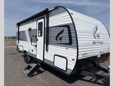 2026 Wayfinder RV Go Play — front three-quarter view