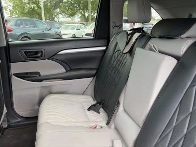 2018 Toyota Highlander — photo 9 view