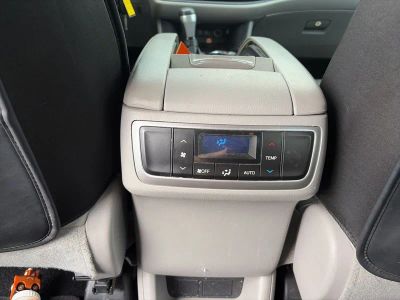 2018 Toyota Highlander — photo 10 view