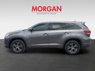 2018 Toyota Highlander — interior view