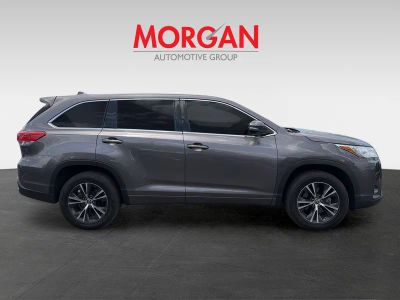 2018 Toyota Highlander — photo 8 view