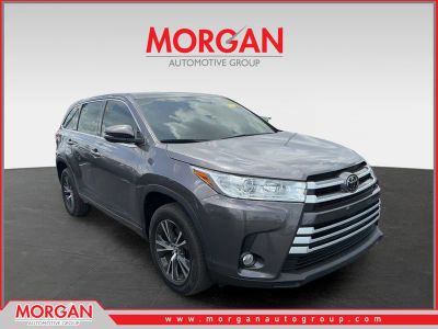 2018 Toyota Highlander LE Plus in Gray — front three-quarter view
