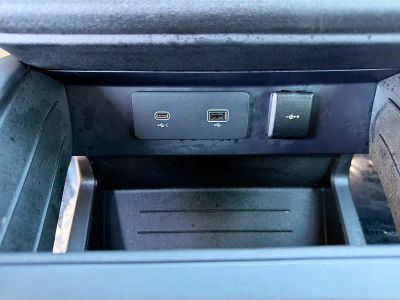 2023 Land Rover Defender — photo 28 view