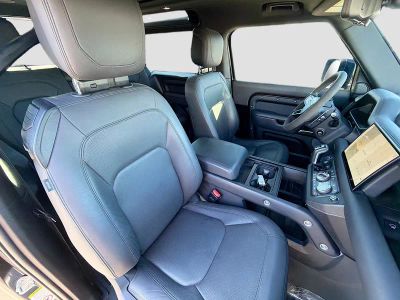 2023 Land Rover Defender — photo 13 view