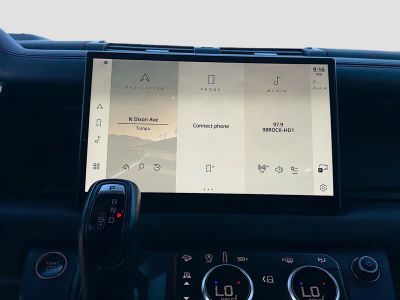 2023 Land Rover Defender — photo 27 view