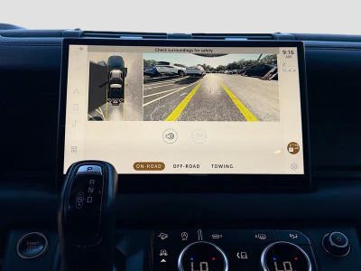 2023 Land Rover Defender — photo 31 view