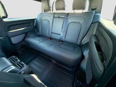 2023 Land Rover Defender — photo 18 view