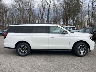 2026 Ford Expedition - Photo 2