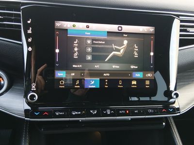 2024 Jeep Wagoneer L — photo 22 view