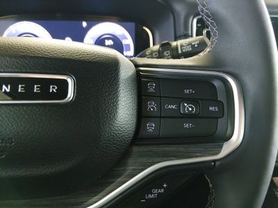 2024 Jeep Wagoneer L — photo 10 view