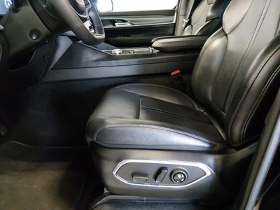 2024 Jeep Wagoneer L — photo 12 view