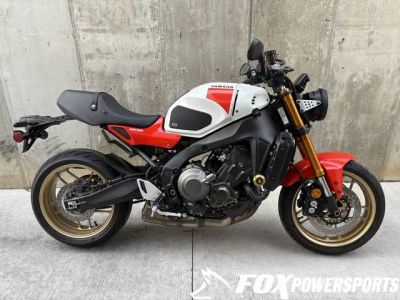 2024 Yamaha XSR900 — front three-quarter view