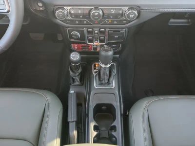 2026 Jeep Gladiator — photo 21 view