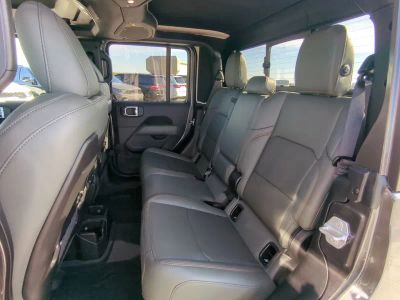 2026 Jeep Gladiator — photo 15 view