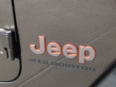 2026 Jeep Gladiator — photo 13 view